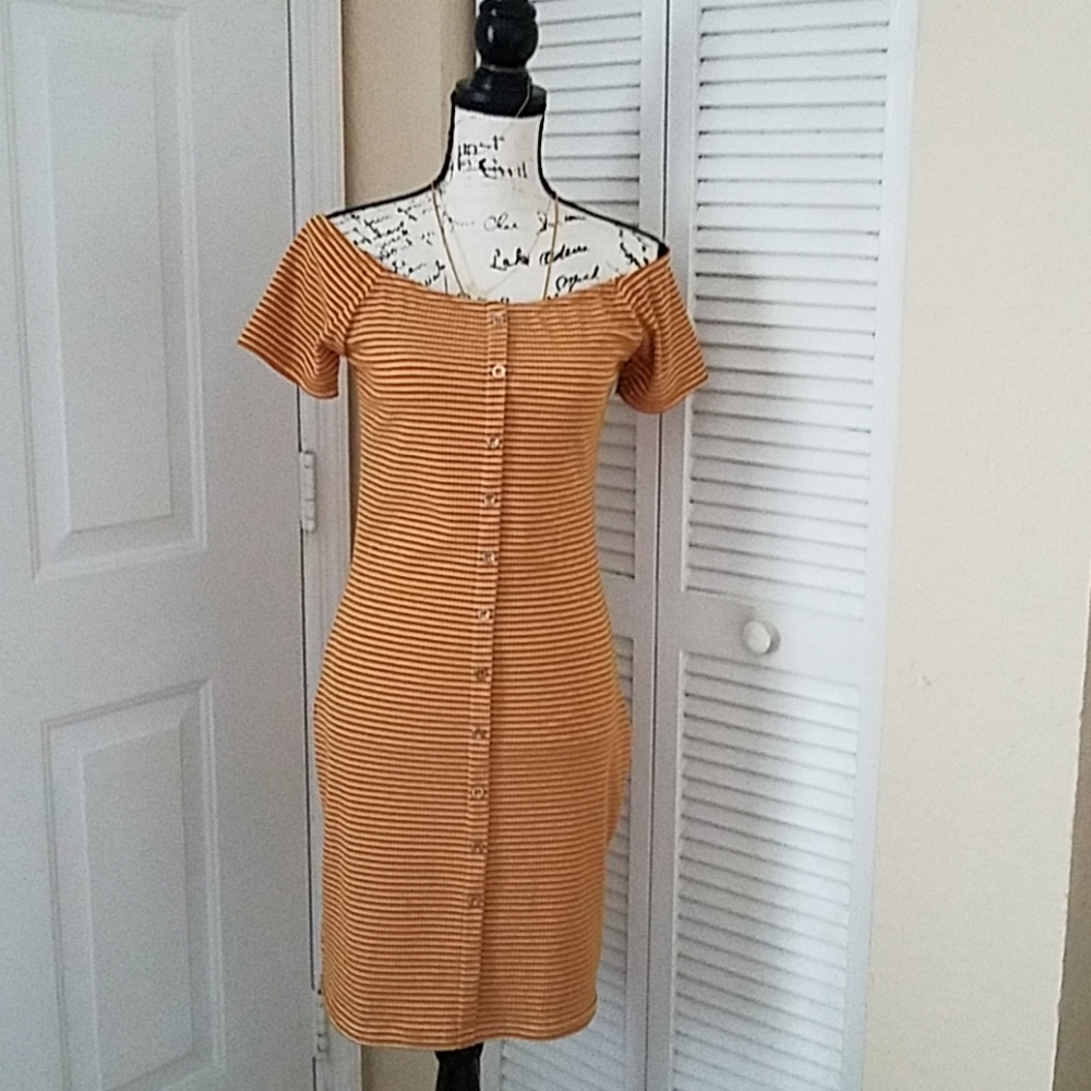 Mustard,On/Off shoulder dress,body con dress (NWT)